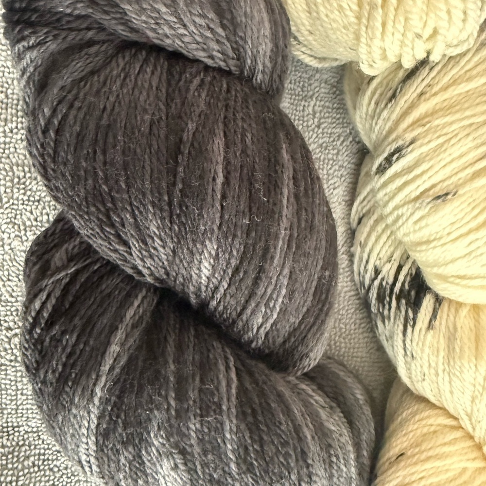 Black and Cream Yarn Kit - Picture 3 of 7